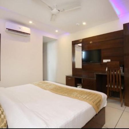 Hotel Silver Palm Zirakpur 外观 照片