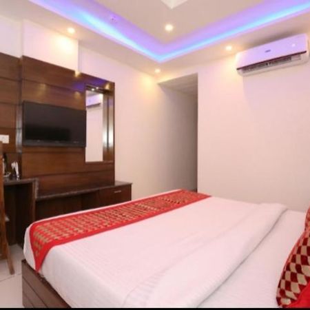 Hotel Silver Palm Zirakpur 外观 照片