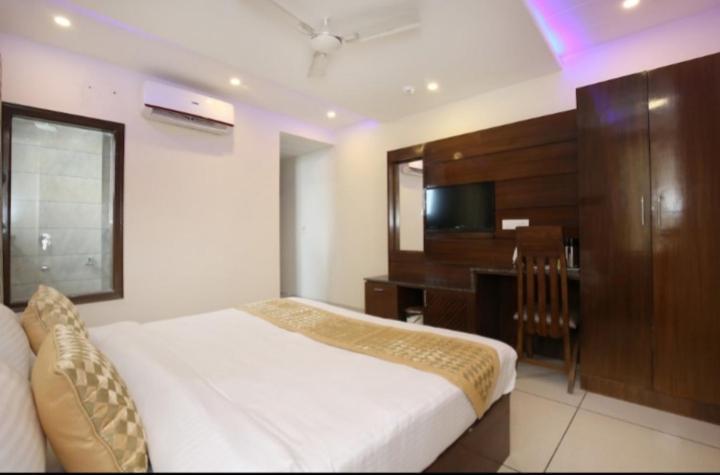 Hotel Silver Palm Zirakpur 外观 照片