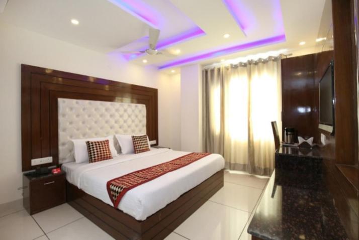 Hotel Silver Palm Zirakpur 外观 照片