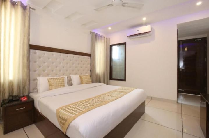 Hotel Silver Palm Zirakpur 外观 照片