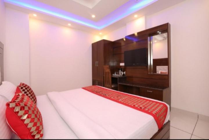 Hotel Silver Palm Zirakpur 外观 照片