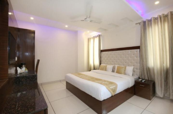 Hotel Silver Palm Zirakpur 外观 照片