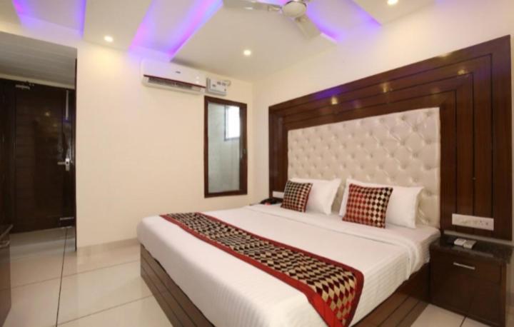 Hotel Silver Palm Zirakpur 外观 照片