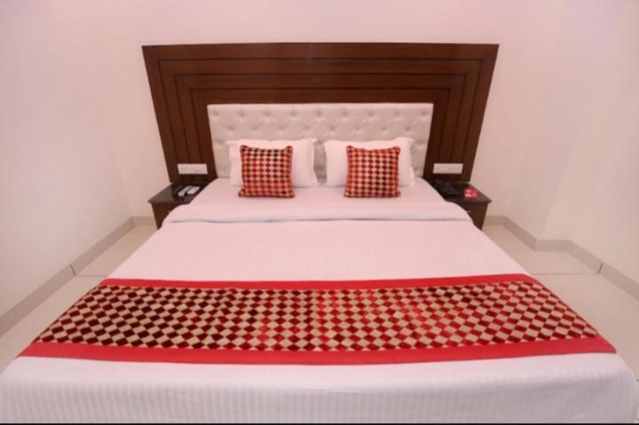 Hotel Silver Palm Zirakpur 外观 照片